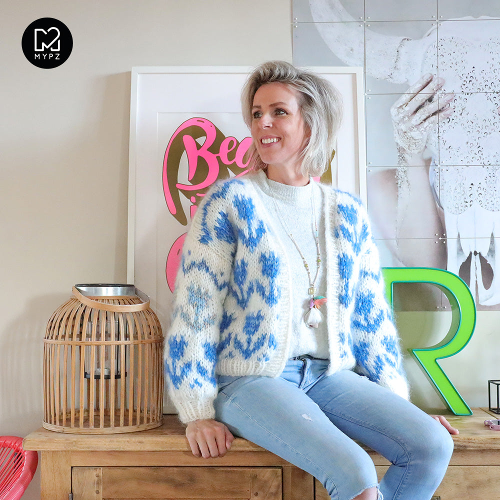 Knitting Kit – MYPZ Chunky Bomber Cardigan Tulips Blue No.9 (ENG-NL-DE)