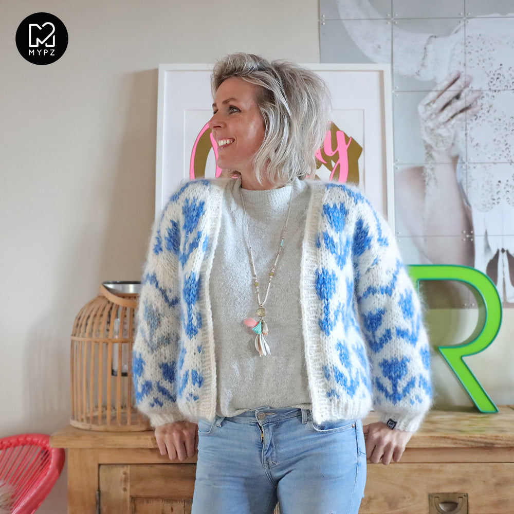 Knitting Kit – MYPZ Chunky Bomber Cardigan Tulips Blue No.9 (ENG-NL-DE)