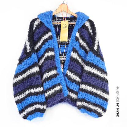 Patron de tricot - MYPZ gilet bomber à capuche en mohair épais bleu n° 15 (ENG-DE-NL-ES-FR-IT-DA-SV-NO)